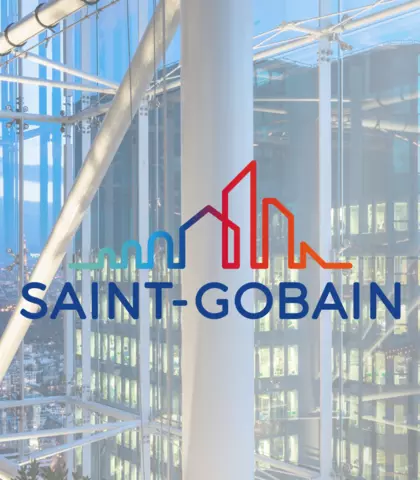 iudad de paris mostrando ela punta de los edificos con el centro el edificios de Siant Gobain con el logo
